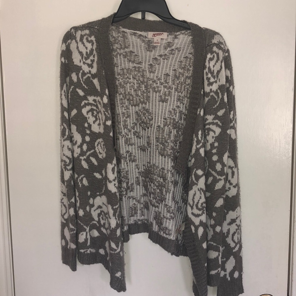 Grey and white knitted sweater/cardigan